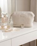 Necessaire Aveludada Matelassê 2 Bolsos com Zíper | Creme